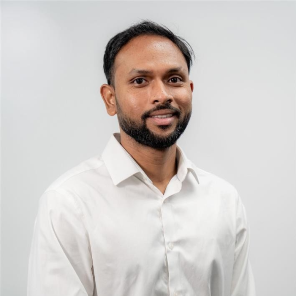 Head shot_Nayan.jpg