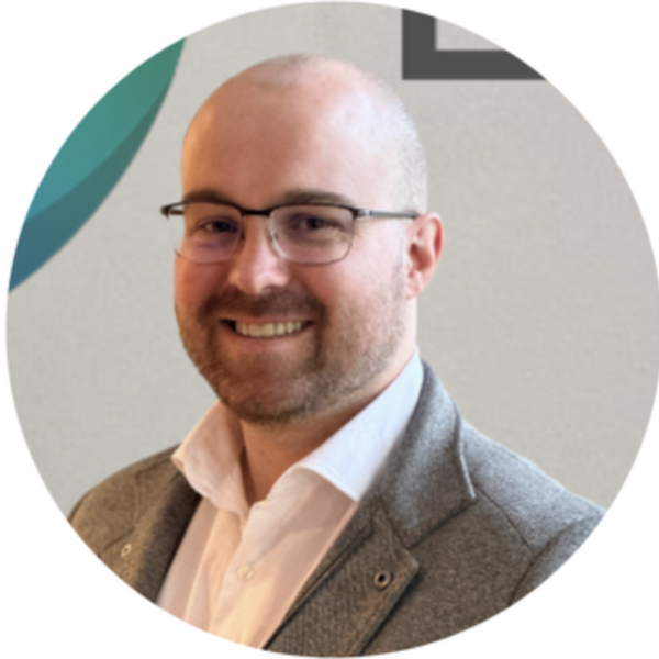 Oliver Hare Headshot